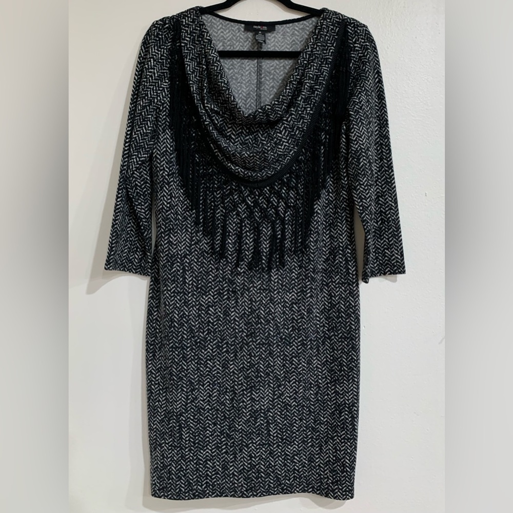 Black White Pattern Cowl Neck Lightweight Dress W/ Fringe Detail Size M Stretch